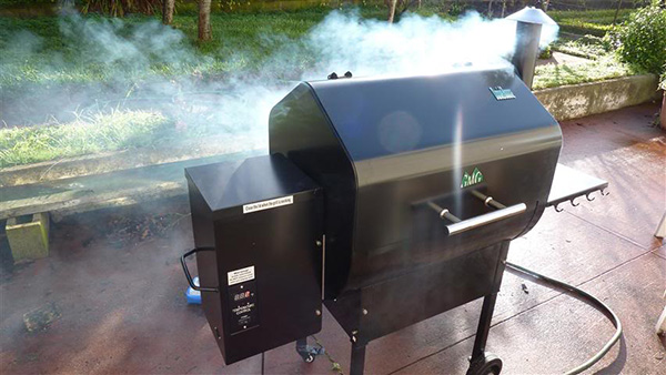 green-mountain-grill-daniel-boone-pellet-smoker.jpg